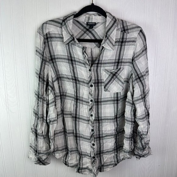 Torrid Button Down Blouse Black and white Plaid‎ size 1X - Picture 1 of 4